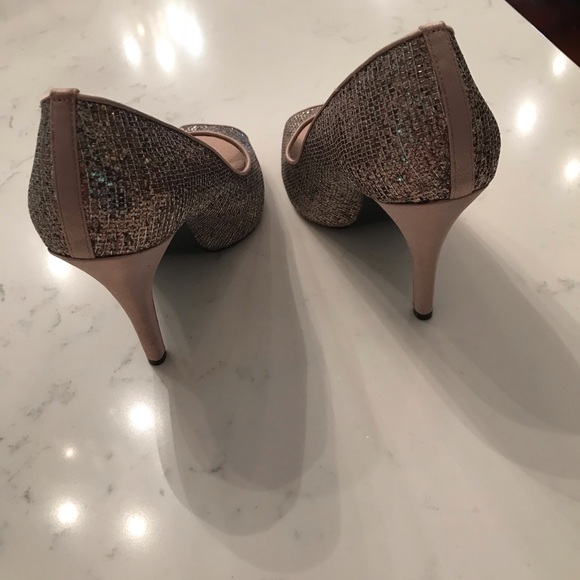 Nina beige satin/glitter 4” size 6 dressy heels - Picture 7 of 7